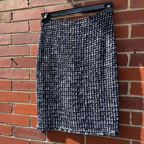 Fabulous St Johns boucle pencil skirt, size 2, Black and white tweed - Picture 7 of 8